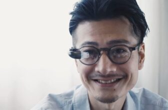 This AR Accessory Turns Your Dumb Glasses Into a Google Glass Ripoff