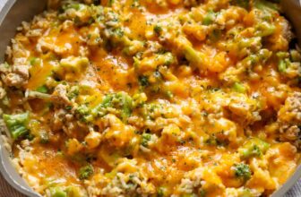 Cheesy Chicken and Broccoli Skillet