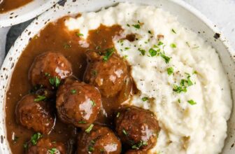 Slow Cooker Meatballs and Gravy